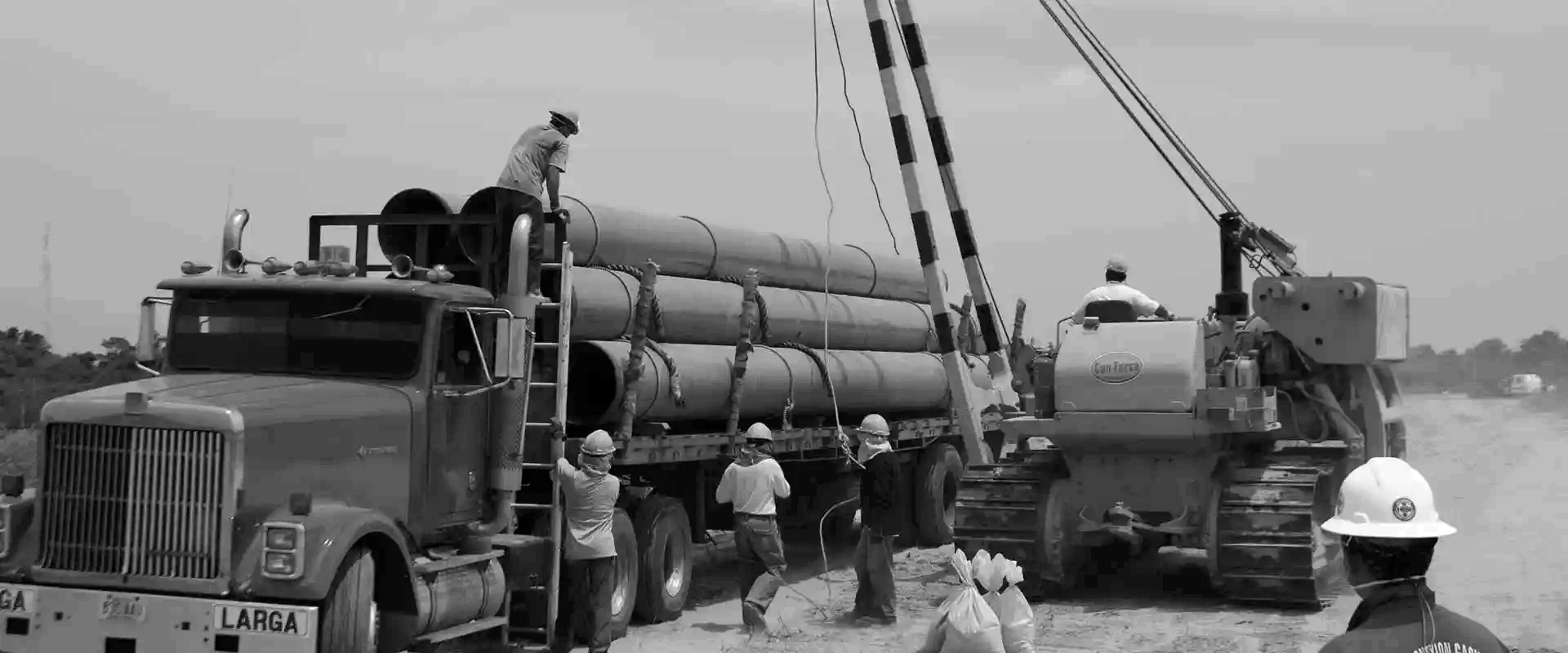 Cuadrilla de CONFURCA en obra de tendido de tubería
